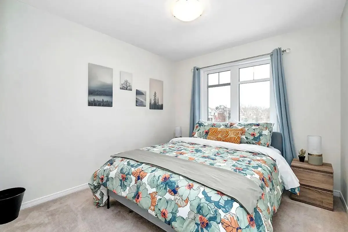 Modern Townhome Near Ottawa Attractions Feriehus