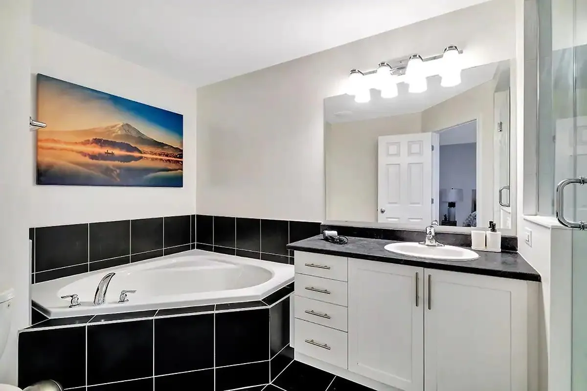 Modern Townhome Near Ottawa Attractions