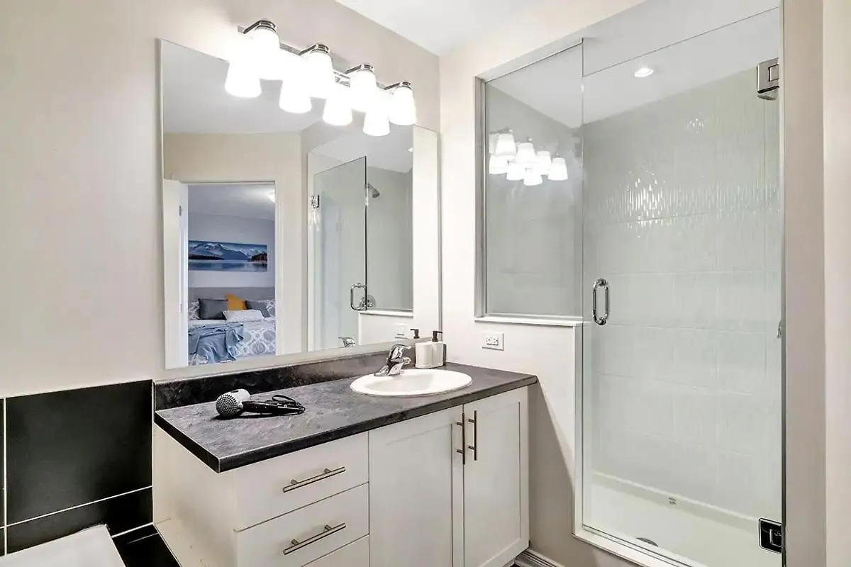 Modern Townhome Near Ottawa Attractions Feriehus