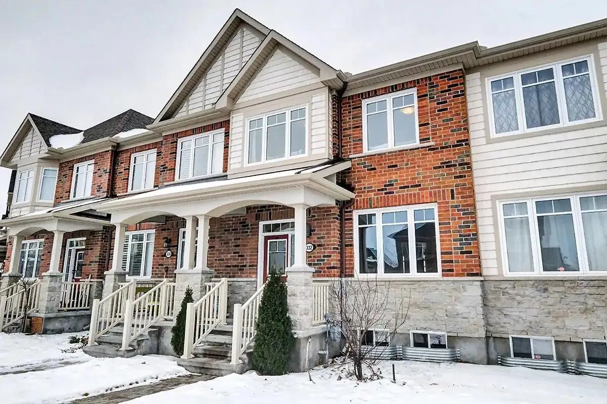 Modern Townhome Near Ottawa Attractions Feriehus