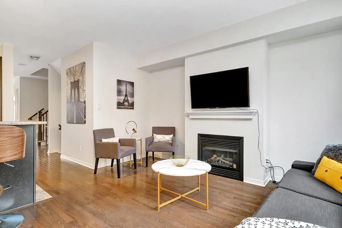Modern Townhome Near Ottawa Attractions Feriehus