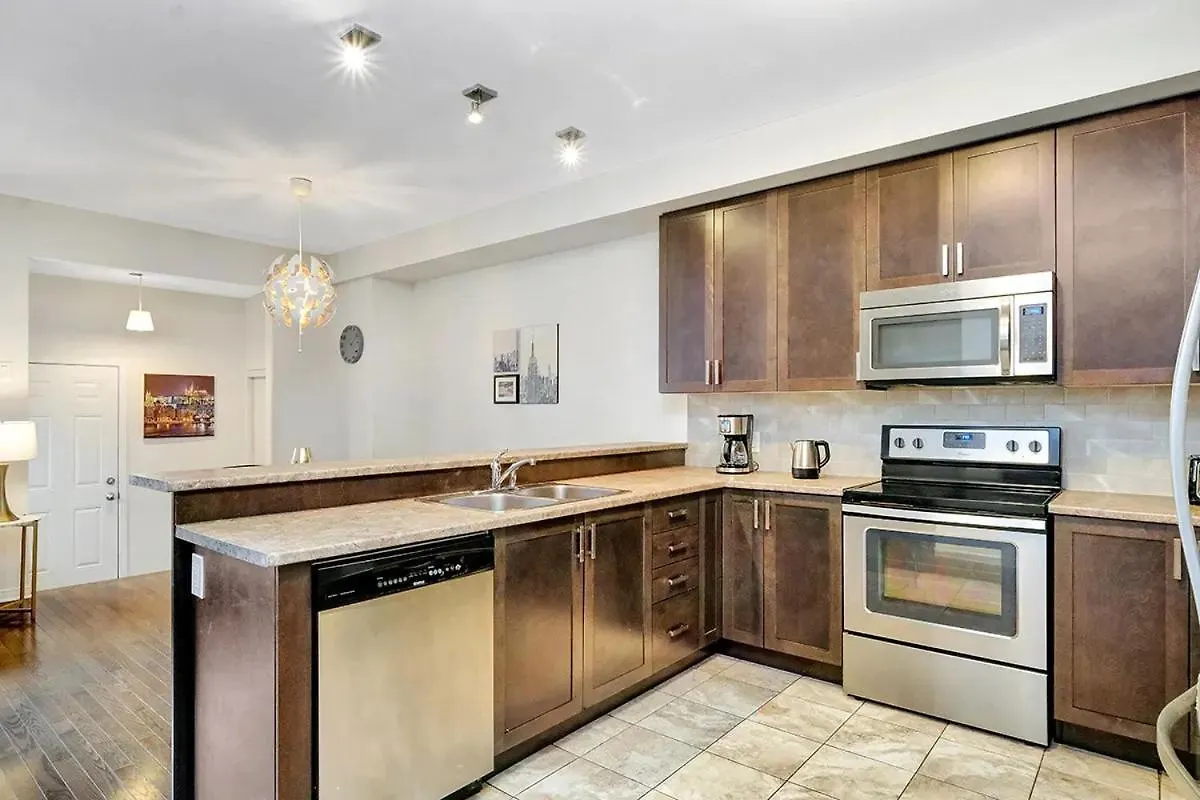 Modern Townhome Near Ottawa Attractions Feriehus