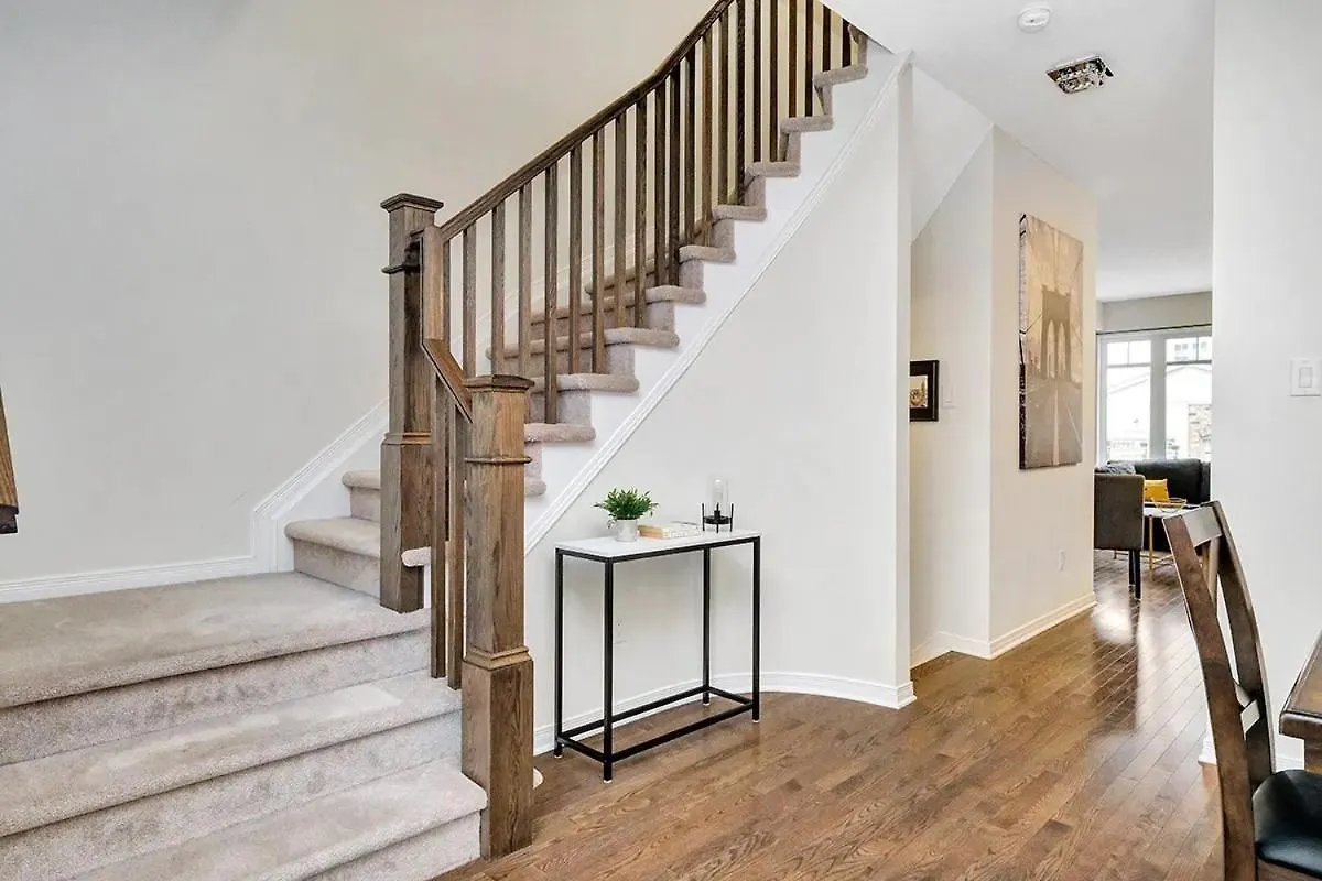 Modern Townhome Near Ottawa Attractions