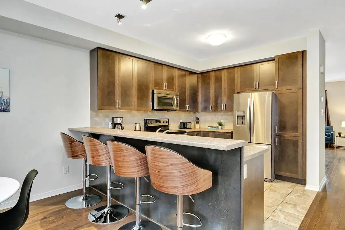 Modern Townhome Near Ottawa Attractions