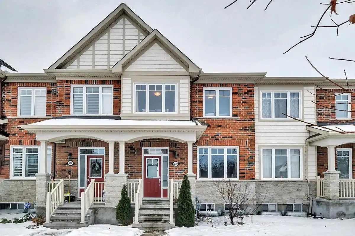 Modern Townhome Near Ottawa Attractions