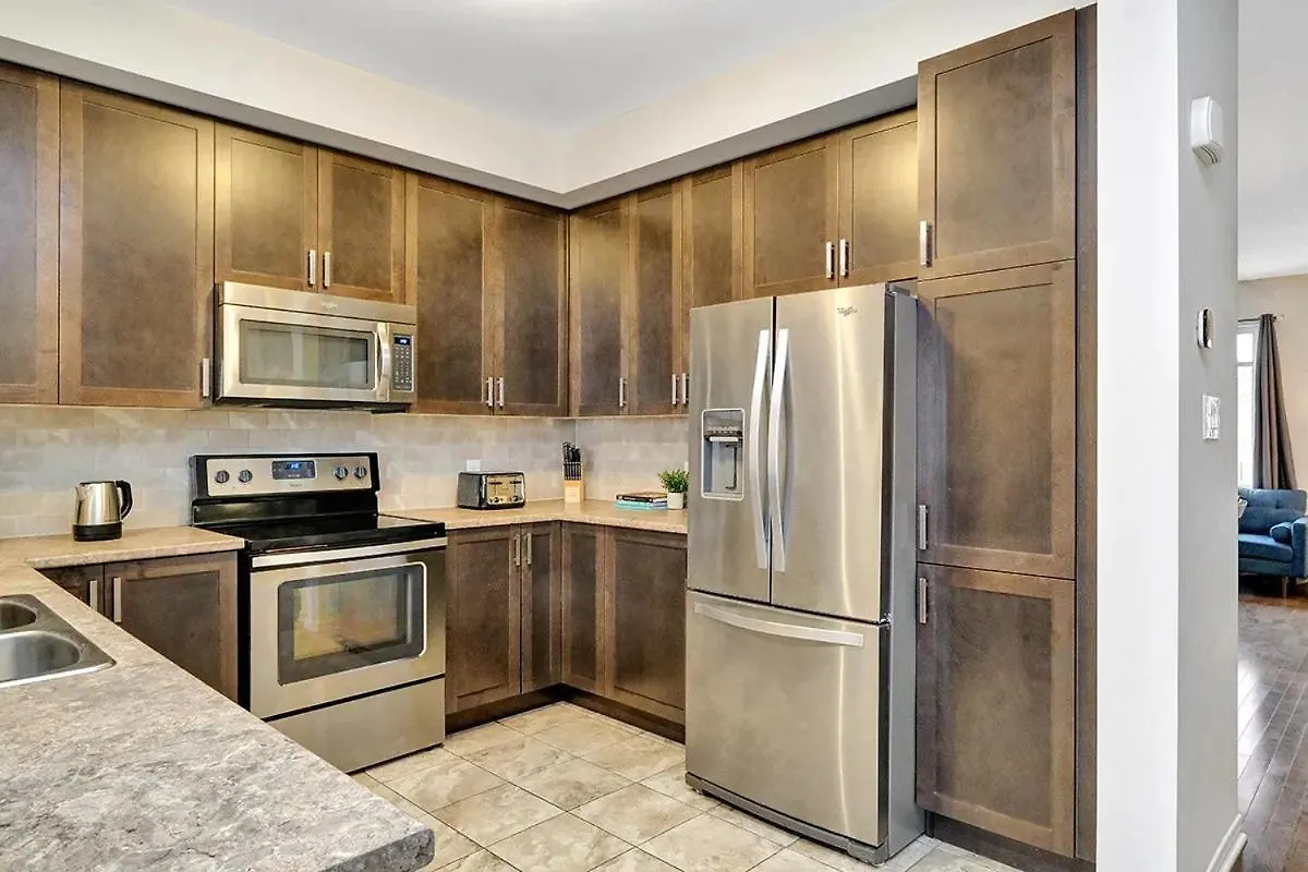 Modern Townhome Near Ottawa Attractions 0*,