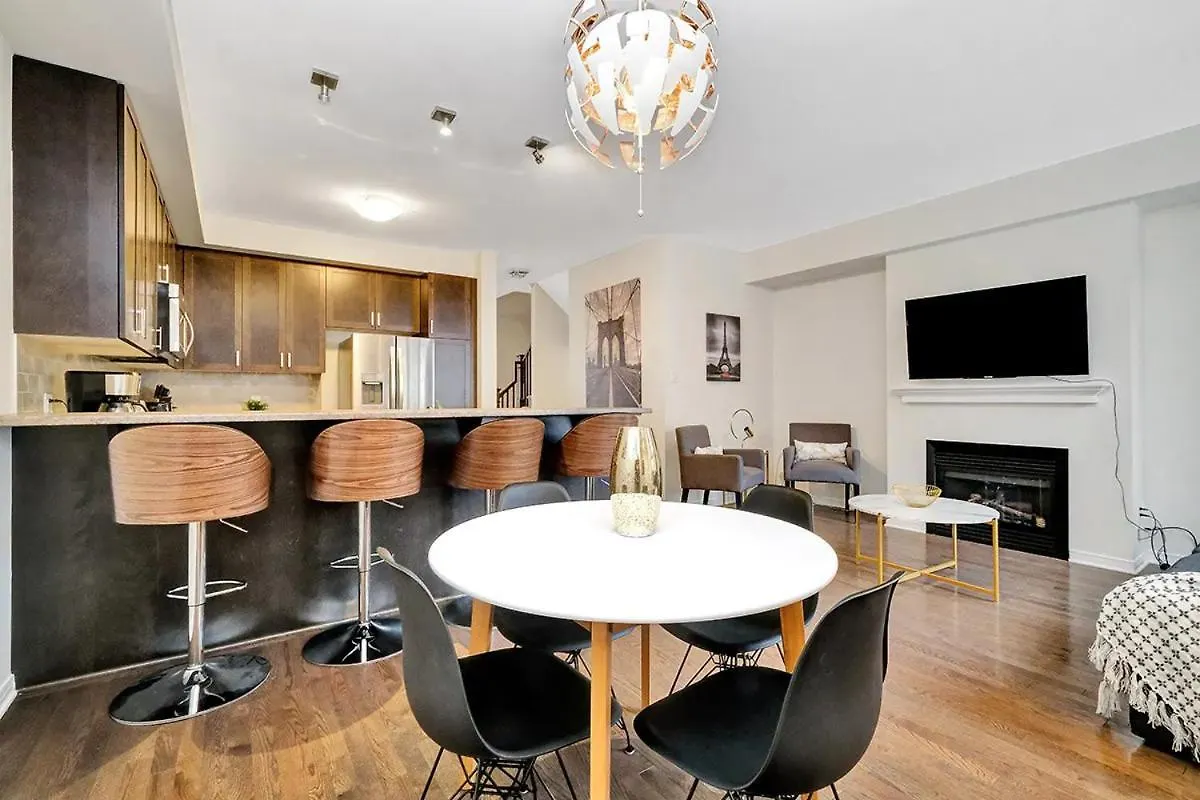 Modern Townhome Near Ottawa Attractions 0*,  Canada